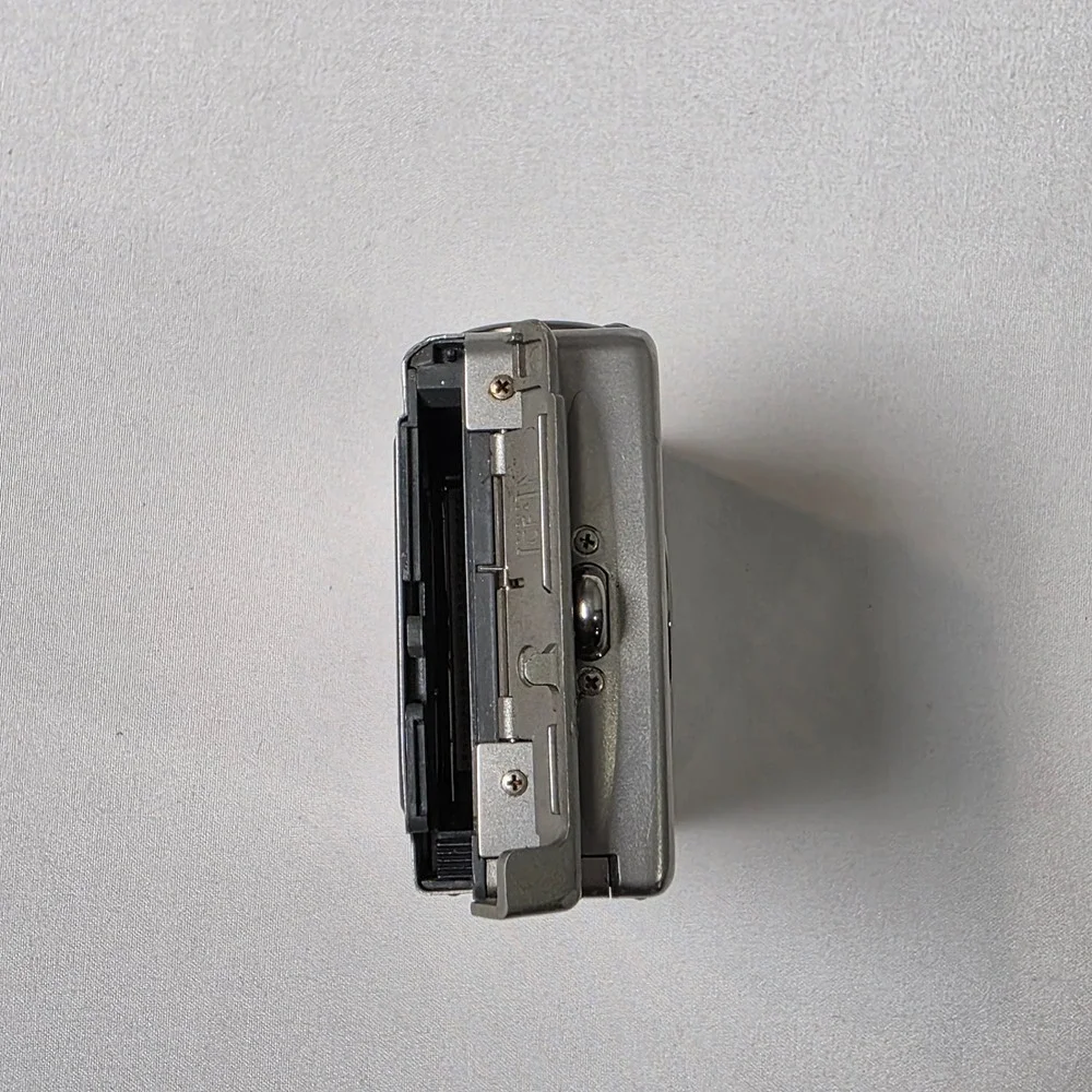 Canon‎ PowerShot S200 Digital ELPH Camera 2.0MP Vintage Y2K PC1022 PARTS ONLY